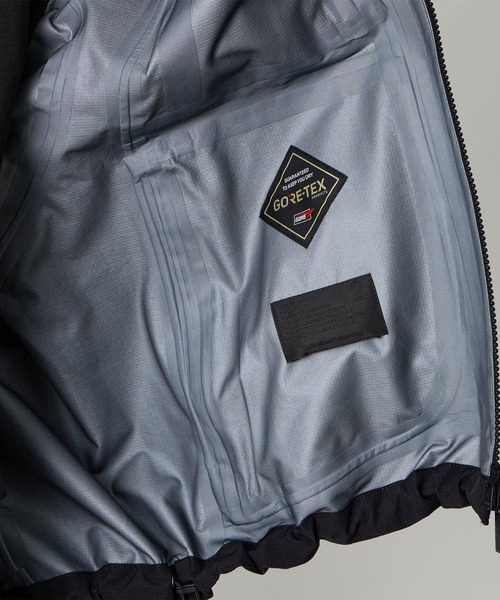 WHITE MOUNTAINEERING（ホワイトマウンテニアリング）の「【White Mountaineering/ホワイトマウンテニアリング】GORE-TEX HOODED JACKET（テーラードジャケット・メンズ・ブラック・2/1）」の8枚目の写真
