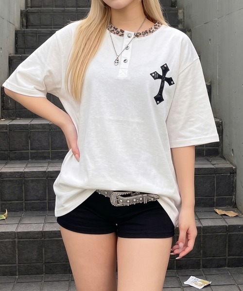 NYLAUS(ナイラス)の「【NYS】カモフラ柄 クロスワッペン スタッズ ヘンリーネック半袖Tシャツ ショート丈(Tシャツ/カットソー・メンズ・アイボリー/ブラック・M/L/S)」の14枚目の写真