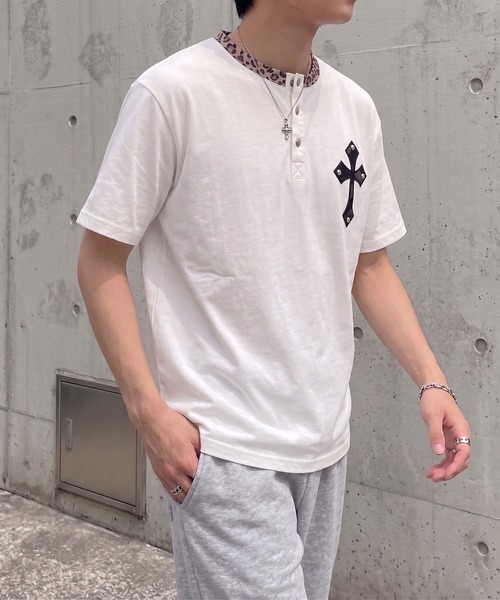 NYLAUS(ナイラス)の「【NYS】カモフラ柄 クロスワッペン スタッズ ヘンリーネック半袖Tシャツ ショート丈(Tシャツ/カットソー・メンズ・アイボリー/ブラック・M/L/S)」の16枚目の写真