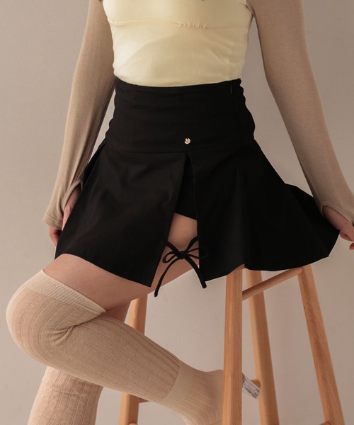 M DOLLY(エムドリー)の「*M DOLLY original* Ribbon box lucy pleats mini skirt/リボンボックスルーシー プリーツミニスカート(スカート・レディース・ベージュ/ブラック・M/S)」の2枚目の写真