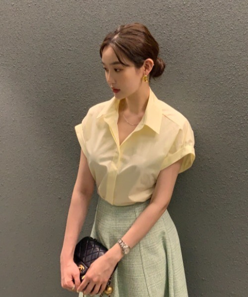 FAVORITO(ファヴォリート)の「シャツトップス(シャツ/ブラウス・レディース・ホワイト/ピンク/イエロー/ブルー・F)」の3枚目の写真