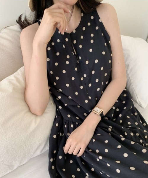 FAVORITO(ファヴォリート)の「ドット柄ロングワンピース(ワンピース・レディース・ベージュ/ブラック・F)」の3枚目の写真