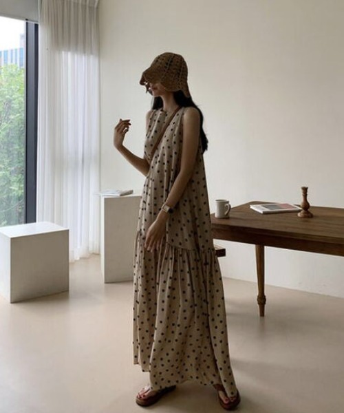 FAVORITO(ファヴォリート)の「ドット柄ロングワンピース(ワンピース・レディース・ベージュ/ブラック・F)」の16枚目の写真