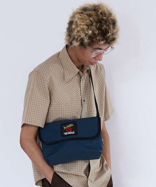 De Martini（ディ マティーニ）の「De Martini MINI MESSENGER V2 (DM3500)（ショルダーバッグ・メンズ・ブラック系その他/ブラック/ネイビー・FREE）」の3枚目の写真