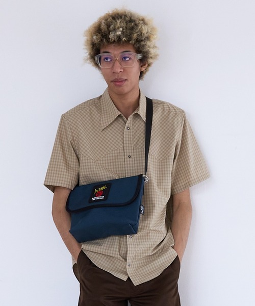 De Martini（ディ マティーニ）の「De Martini MINI MESSENGER V2 (DM3500)（ショルダーバッグ・メンズ・ブラック系その他/ブラック/ネイビー・FREE）」の7枚目の写真