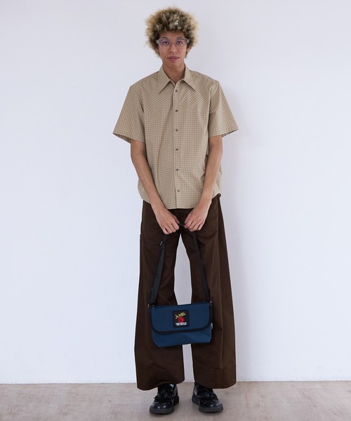 De Martini（ディ マティーニ）の「De Martini MINI MESSENGER V2 (DM3500)（ショルダーバッグ・メンズ・ブラック系その他/ブラック/ネイビー・FREE）」の4枚目の写真