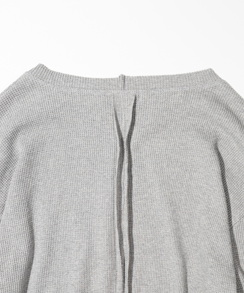 MASSNOUN(マスノウン)の「ワッフルカットディバイドボートネックロングスリーブMSSLS002-GY(Tシャツ/カットソー・レディース・その他・MEDIUM/LARGE)」の5枚目の写真