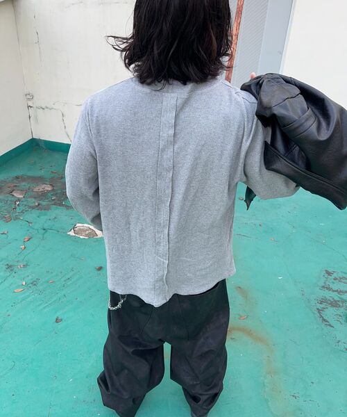 MASSNOUN(マスノウン)の「ワッフルカットディバイドボートネックロングスリーブMSSLS002-GY(Tシャツ/カットソー・レディース・その他・MEDIUM/LARGE)」の13枚目の写真