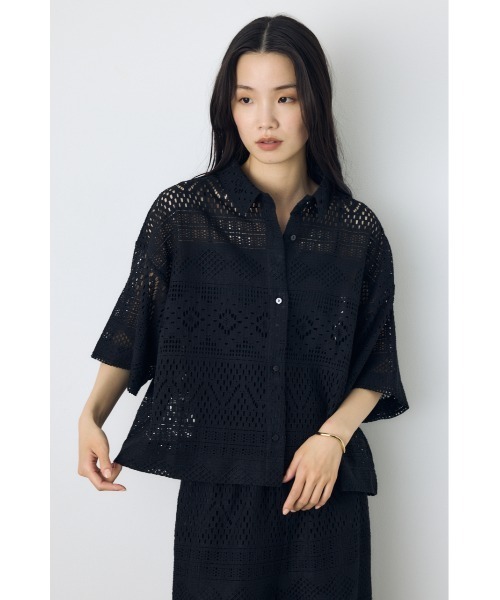 AZUL by moussy(アズールバイマウジー)の「【着丈バリエ】レースハーフスリーブシャツ(シャツ/ブラウス・レディース・ブラウン/オフホワイト/ブラック・MEDIUM/SMALL)」の2枚目の写真