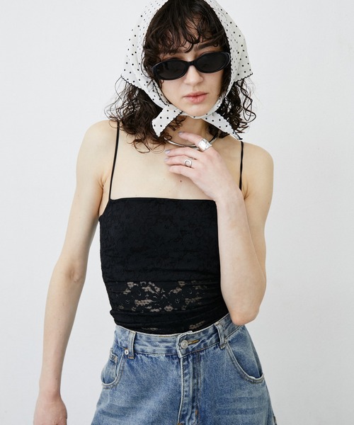 uyu.(ウユ)の「Flower Lace Padded Camisole/フラワーレースカップ付きキャミソール(キャミソール・レディース・ホワイト/ブラック・FREE)」の1枚目の写真