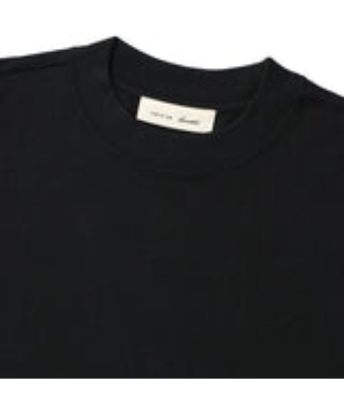 FOG ESSENTIALS(エフオージーエッセンシャルズ)の「フィア オブ ゴッド エッセンシャルズ 【Fear of God ESSENTIALS】 - 半袖Tシャツ【SIGNATURE ESSENTIAL TEE VINTAGE BLACK 125SP264221F】(Tシャツ/カットソー・メンズ・ブラック・S/M)」の2枚目の写真