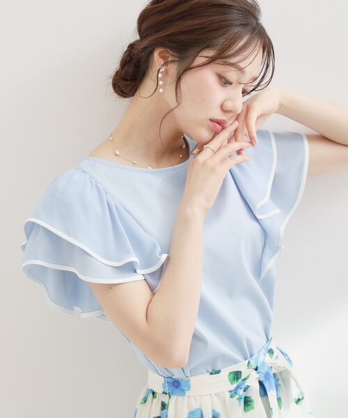 couture brooch(クチュールブローチ)の「60シルラッフルフレアスリーブ(Tシャツ/カットソー・レディース・ホワイト系7/ブラック系4/サックスブルー系4・42)」の3枚目の写真
