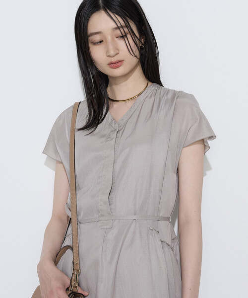 K.T KIYOKO TAKASE(キヨコタカセ)の「キュプラ/コットンツイル シャツドレス(ワンピース・レディース・グレイッシュベージュ/チャコール・9号)」の11枚目の写真