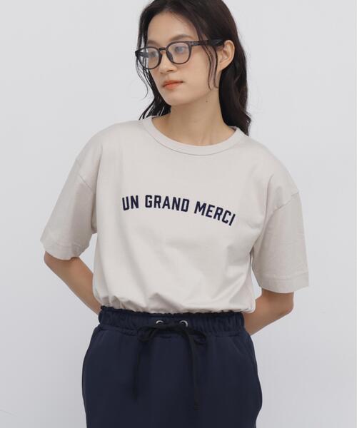 human woman(ヒューマンウーマン)の「◆フロッキープリントクルーネックTシャツ(Tシャツ/カットソー・レディース・ホワイト/ベージュ/ブラウン・MEDIUM)」の1枚目の写真