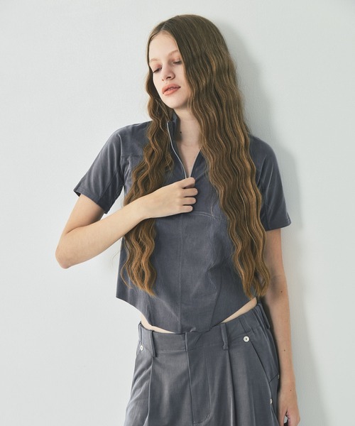 CONZ(コンズ)の「half zip fitted top(Tシャツ/カットソー・レディース・ブラック/グレー・1/2)」の10枚目の写真
