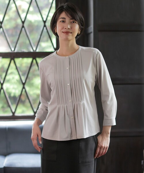J.PRESS(ジェイプレス)の「ピンタックジャージー カットソー(Tシャツ/カットソー・レディース・ライトグレー系/ネイビー系・T15/T13)」の1枚目の写真