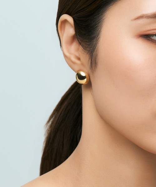 UNITED JEWELS-ef-(ユナイテッドジュエルズイフ)の「Metal Button Studs Pierce(ピアス(両耳用)・レディース・シルバー/イエローゴールド・FREE)」の4枚目の写真