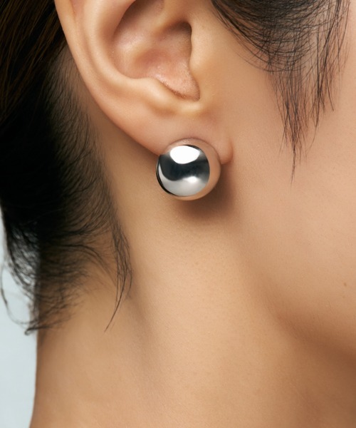 UNITED JEWELS-ef-(ユナイテッドジュエルズイフ)の「Metal Button Studs Pierce(ピアス(両耳用)・レディース・シルバー/イエローゴールド・FREE)」の5枚目の写真