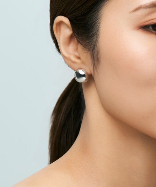 UNITED JEWELS-ef-(ユナイテッドジュエルズイフ)の「Metal Button Studs Pierce(ピアス(両耳用)・レディース・シルバー/イエローゴールド・FREE)」の6枚目の写真