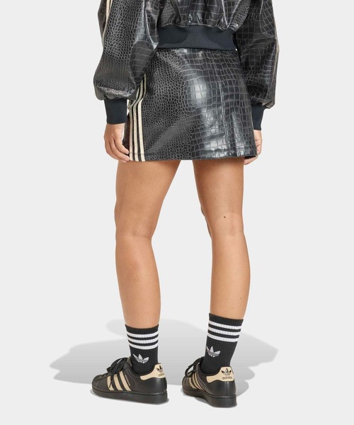 adidas（アディダス）の「プレザー ミニ スカート / アディダスオリジナルス adidas Originals（スカート・レディース・ブラック・XX-LARGE/X-LARGE/X-SMALL/MEDIUM/SMALL/LARGE）」の10枚目の写真