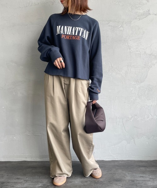 Manhattan Portage（マンハッタンポーテージ）の「[MANHATTAN PORTAGE/マンハッタンポーテージ] 別注 ロゴプリント ショート丈カットオフスウェット（スウェット・レディース・ブルー/ネイビー/アイボリー/ピンク・F）」の6枚目の写真