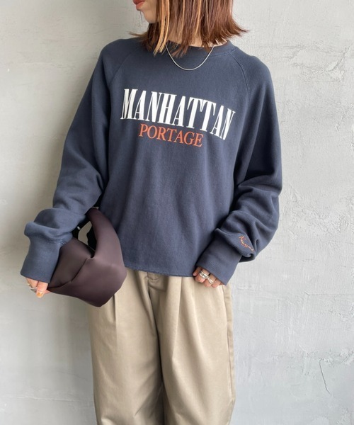 Manhattan Portage（マンハッタンポーテージ）の「[MANHATTAN PORTAGE/マンハッタンポーテージ] 別注 ロゴプリント ショート丈カットオフスウェット（スウェット・レディース・ブルー/ネイビー/アイボリー/ピンク・F）」の16枚目の写真