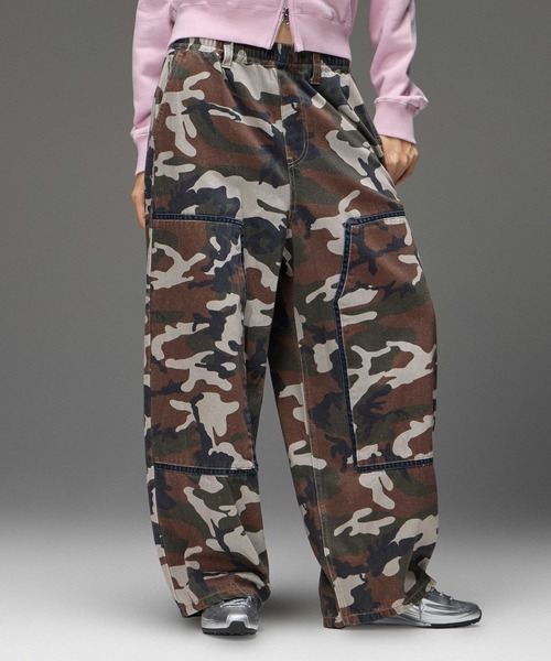 X-girl(エックスガール)の「DOUBLE KNEE EASY PANTS(デニムパンツ・レディース・レオパード/カモフラージュ/インディゴブルー・S/M)」の1枚目の写真