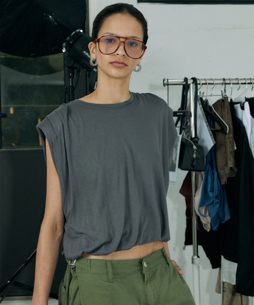 PROJECT WAVE(プロジェクトウェーブ)の「Shirred Pad Top (4COLOR)(Tシャツ/カットソー・レディース・ダークグレー/ブラック/Beige/アイボリー・FREE)」の6枚目の写真
