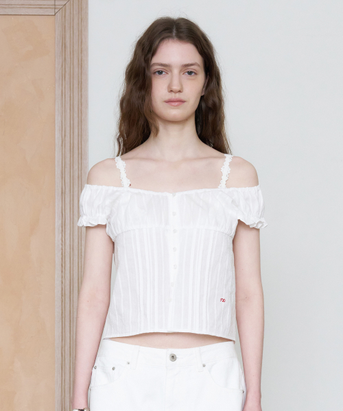 TTUDEMENT(トュードメント)の「EYELET OFF-SHOULDER BLOUSE_WHITE(シャツ/ブラウス・レディース・その他・SMALL/MEDIUM)」の3枚目の写真