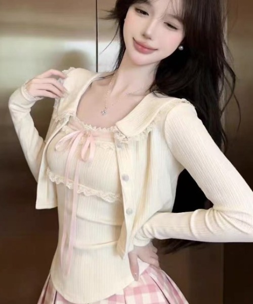 AVYL(アヴィル)の「レースフリルボレロ+リボンキャミソールアンサンブルニット(ニット/セーター・レディース・グレー/ブラック/アイボリー・M)」の4枚目の写真