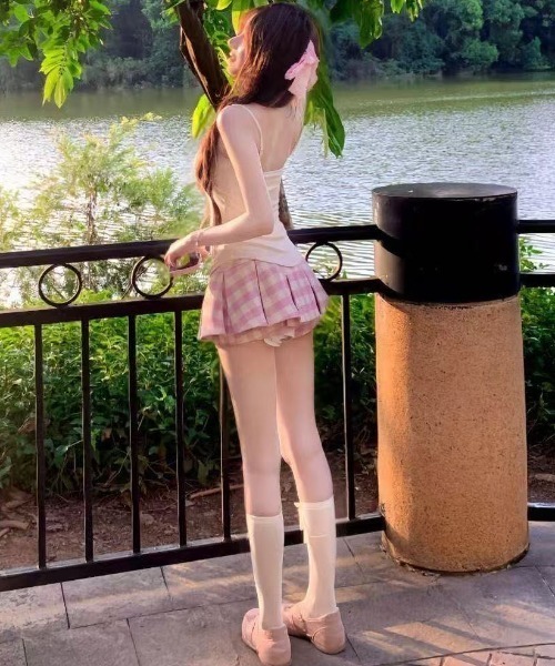 AVYL(アヴィル)の「レースフリルボレロ+リボンキャミソールアンサンブルニット(ニット/セーター・レディース・グレー/ブラック/アイボリー・M)」の8枚目の写真
