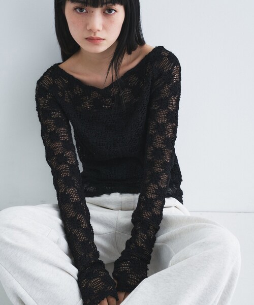 CODE A(コードエー)の「【Re】floral lace tops(Tシャツ/カットソー・レディース・ホワイト/ブラック・00)」の2枚目の写真