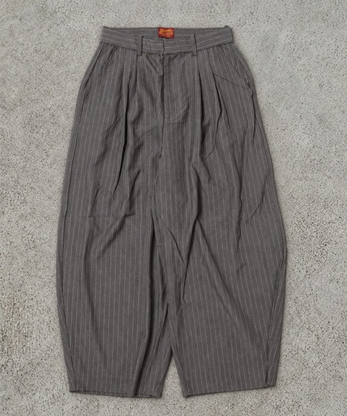 SPINNS(スピンズ)の「2タックピンストライプカーブワイドスラックスパンツ/テーラード素材(その他パンツ・メンズ・ブラック/ネイビー/チャコール・L/M)」の7枚目の写真