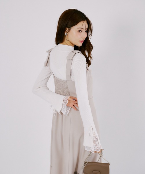tocco closet(トッコ クローゼット)の「リボン付き袖口レース切り替えフレアスリーブハイネックリブニットプルオーバー(ニット/セーター・レディース・オフホワイト/ブラック・M)」の8枚目の写真