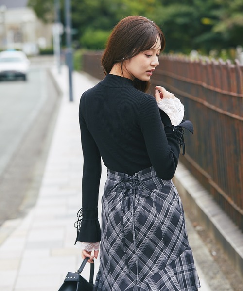 tocco closet(トッコ クローゼット)の「リボン付き袖口レース切り替えフレアスリーブハイネックリブニットプルオーバー(ニット/セーター・レディース・オフホワイト/ブラック・M)」の16枚目の写真