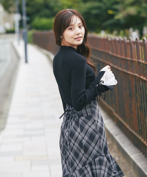 tocco closet(トッコ クローゼット)の「リボン付き袖口レース切り替えフレアスリーブハイネックリブニットプルオーバー(ニット/セーター・レディース・オフホワイト/ブラック・M)」の15枚目の写真