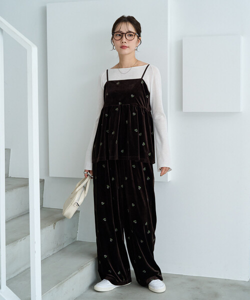 FREAK'S STORE(フリークスストア)の「限定展開 <セットアップ対応>ベロア 花柄 刺繍 イージーパンツ(その他パンツ・レディース・ブラウン/ブラウン系その他/チャコールグレー/ブラック・MEDIUM/SMALL)」の8枚目の写真