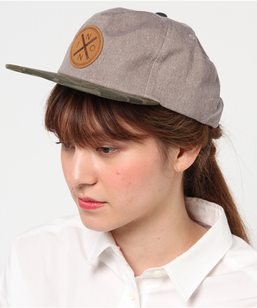 NIXON(ニクソン)の「BEACHSIDE SNAP-BACK HAT(キャップ・レディース・グレー/ブラック/カーキ/ネイビー/ブラック系その他/カモフラージュ・FREE)」の4枚目の写真