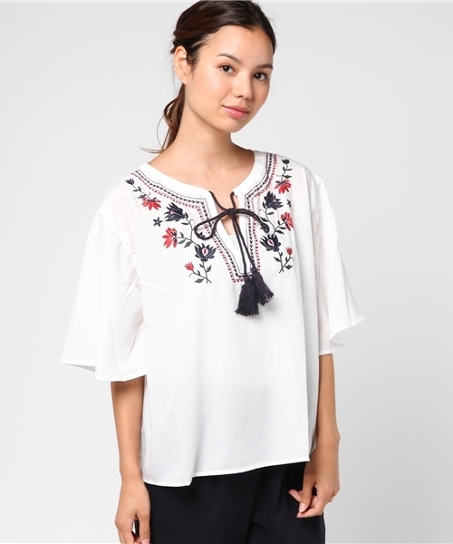 VENCEEXCHANGE（ヴァンスエクスチェンジ）の「刺繍フレア袖ブラウス         （シャツ/ブラウス・レディース・スカイブルー/レッド・MEDIUM）」の10枚目の写真