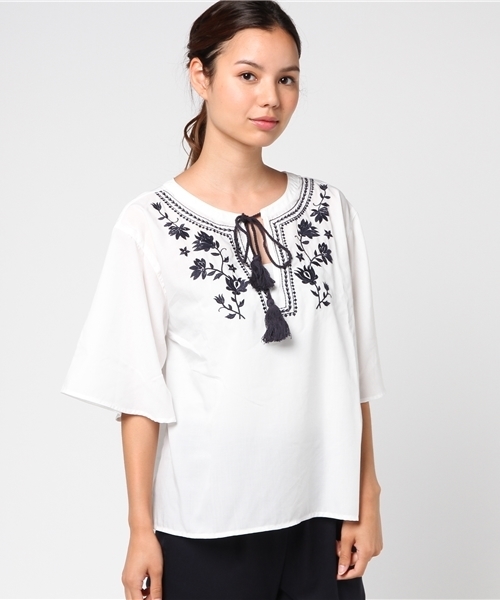 VENCEEXCHANGE（ヴァンスエクスチェンジ）の「刺繍フレア袖ブラウス         （シャツ/ブラウス・レディース・スカイブルー/レッド・MEDIUM）」の11枚目の写真