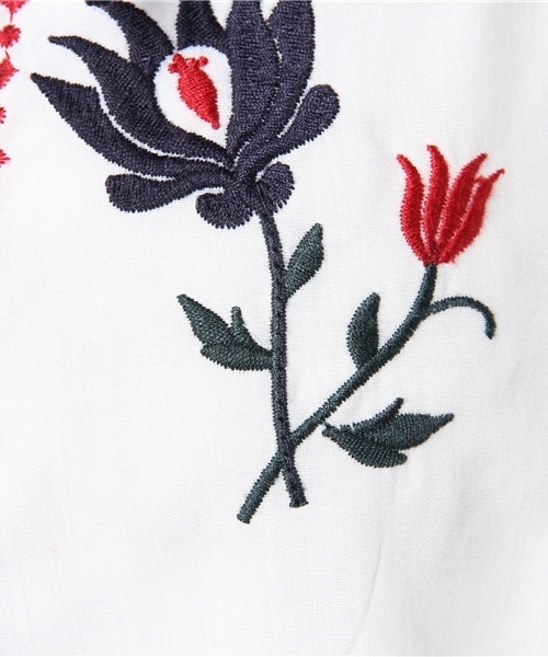 VENCEEXCHANGE（ヴァンスエクスチェンジ）の「刺繍フレア袖ブラウス         （シャツ/ブラウス・レディース・スカイブルー/レッド・MEDIUM）」の9枚目の写真