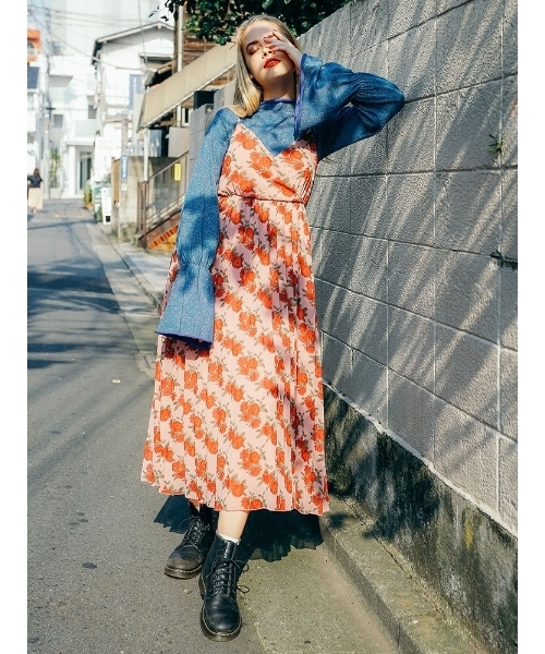 jouetie（ジュエティ）の「ヴィンテージフラワーキャミワンピース（ワンピース・レディース・ブラック/ベビーピンク/ブルー・MEDIUM）」の3枚目の写真