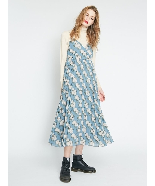 jouetie（ジュエティ）の「ヴィンテージフラワーキャミワンピース（ワンピース・レディース・ブラック/ベビーピンク/ブルー・MEDIUM）」の2枚目の写真