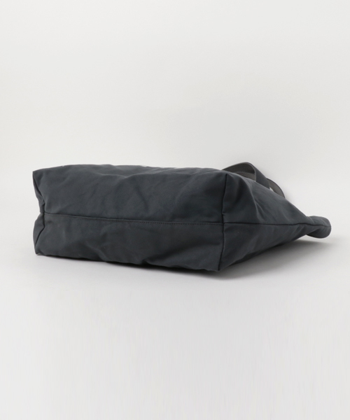 MHL.（エムエイチエル）の「HEAVY COTTON CANVAS	（ショルダーバッグ・メンズ・チャコールグレー/オリーブ・FREE）」の6枚目の写真