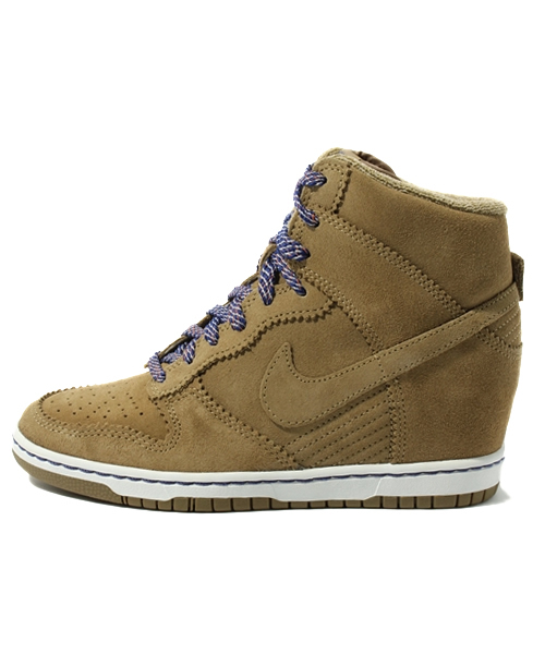 ナイキ ヒール スニーカー NIKE（ナイキ）の「ナイキ ウェッジソール ヒール ダンク <NIKE