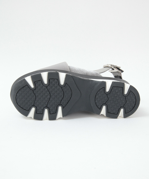 titivate（ティティベイト）の「ｸﾛｽﾍﾞﾙﾄｽﾆｰｶｰｻﾝﾀﾞﾙ（サンダル・レディース・ブラック/グレー・S/M/L/LL）」の12枚目の写真