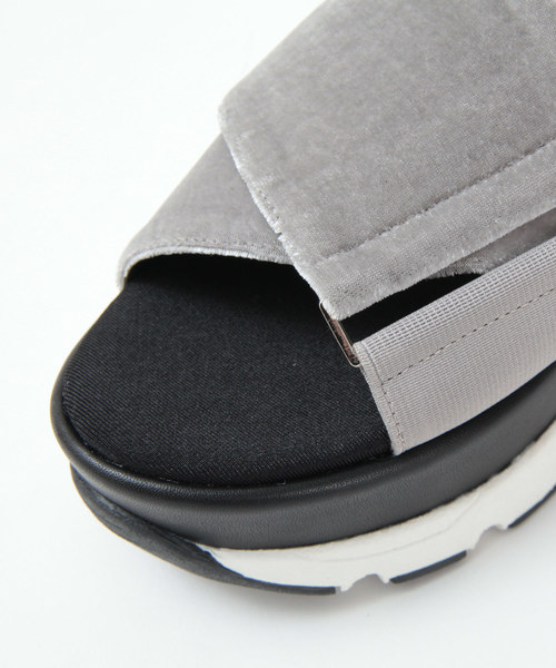 titivate（ティティベイト）の「ｸﾛｽﾍﾞﾙﾄｽﾆｰｶｰｻﾝﾀﾞﾙ（サンダル・レディース・ブラック/グレー・S/M/L/LL）」の13枚目の写真