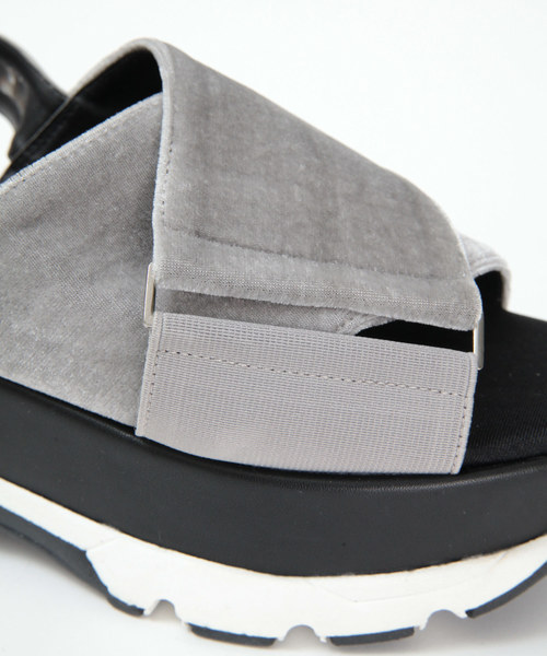 titivate（ティティベイト）の「ｸﾛｽﾍﾞﾙﾄｽﾆｰｶｰｻﾝﾀﾞﾙ（サンダル・レディース・ブラック/グレー・S/M/L/LL）」の19枚目の写真