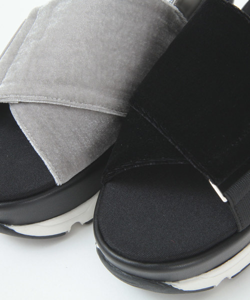 titivate（ティティベイト）の「ｸﾛｽﾍﾞﾙﾄｽﾆｰｶｰｻﾝﾀﾞﾙ（サンダル・レディース・ブラック/グレー・S/M/L/LL）」の20枚目の写真