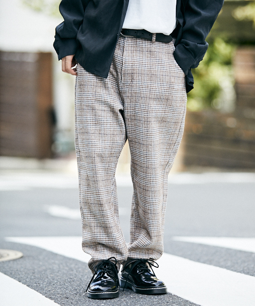 kutir(クティール)の「チェックワイドテーパードパンツ(その他パンツ・メンズ・グレー系その他/ブラウン系その他/ベージュ系その他/ブルー系その他/グレー系その他2/グレー系その他3/グレー系その他4・SMALL/MEDIUM/LARGE)」の6枚目の写真
